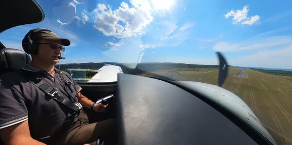Přistání na velkém letišti - Karlovy Vary