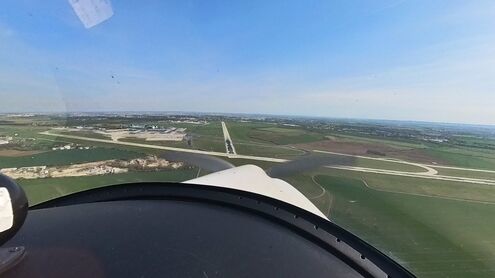 Průlet letištěm Ruzyně a Prahou