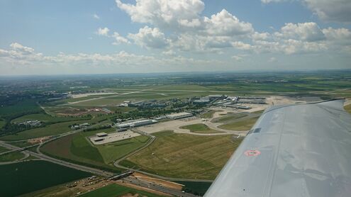 Průlet letištěm Ruzyně a Prahou