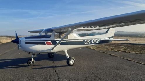 Santiniho podpis v krajině: Vyhlídkový let z letiště Příbram na letiště Plasy